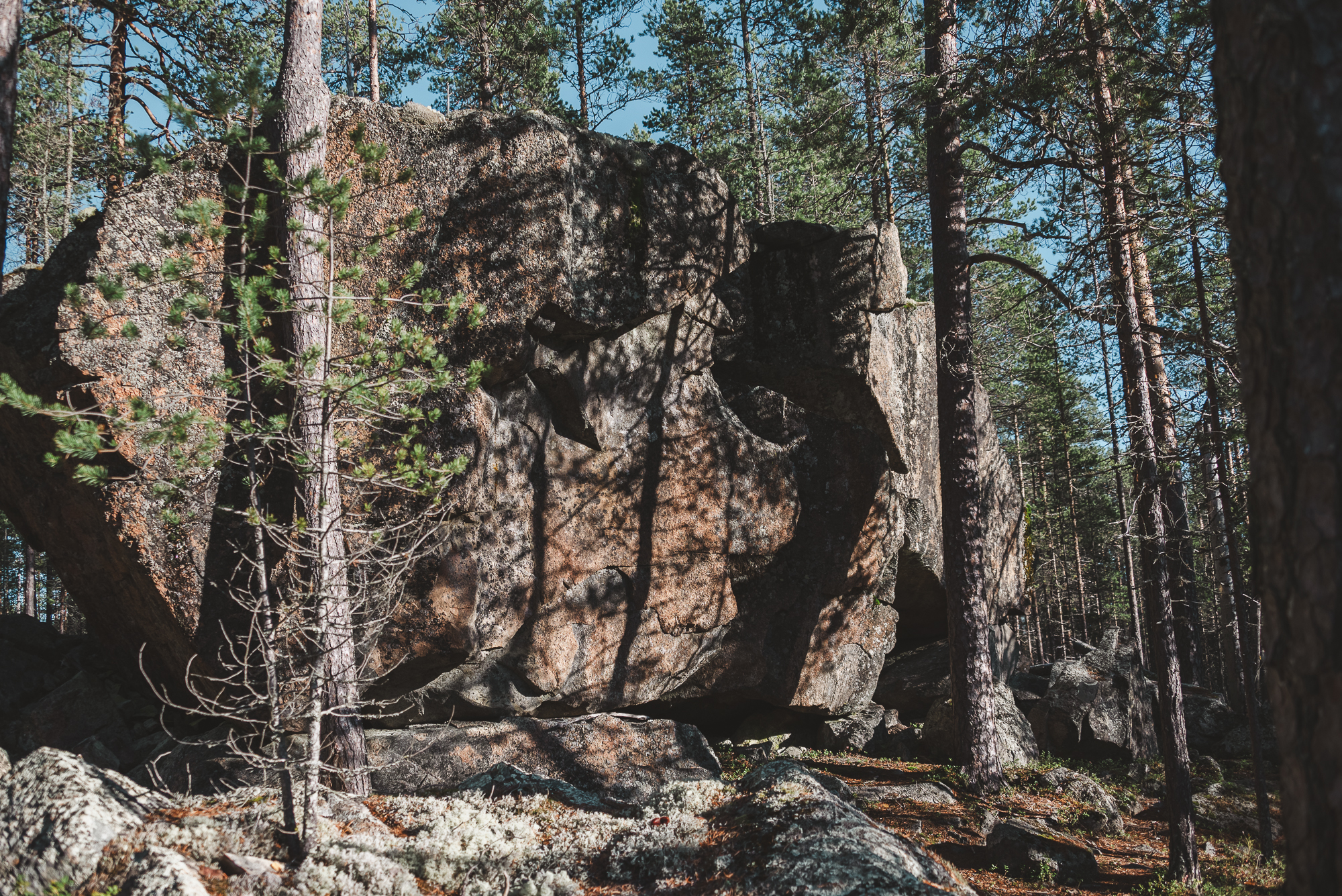 Suurijärven retkeilyreitin Imarrekivi (suuri siirtolohkare).