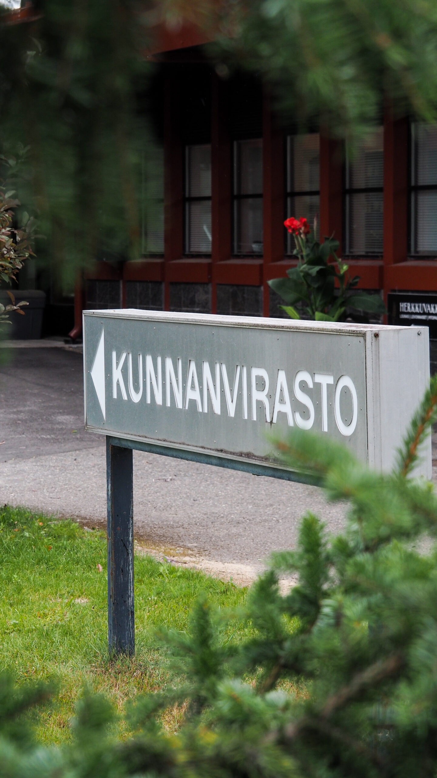Kunnanviraston kyltti